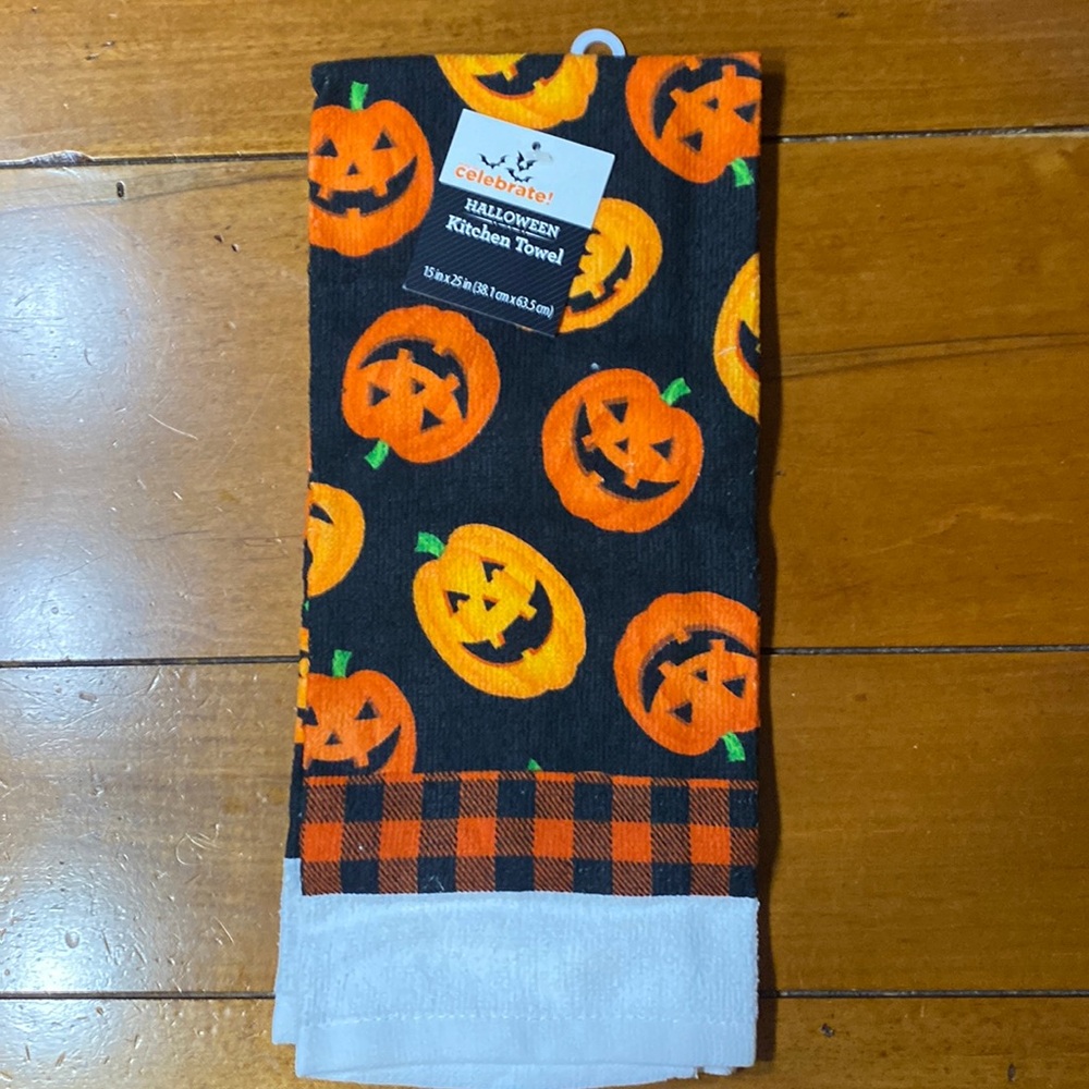 NWT Halloween kitchen towel, 100% cotton